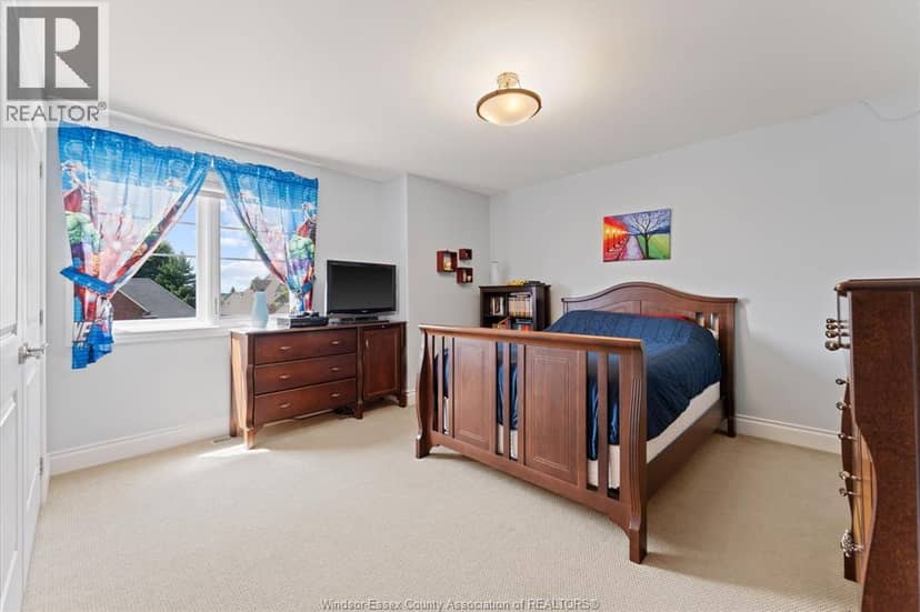 1108 Regency Crescent — photo 34 of 40
