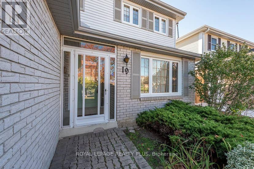19 Macdougall Drive, Brampton, photo 3
