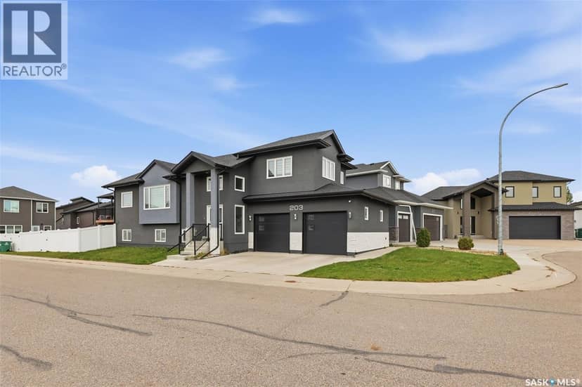 203 Burgess BAY, Saskatoon, photo 2