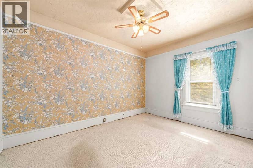 362 7 Street SE — photo 17 of 38