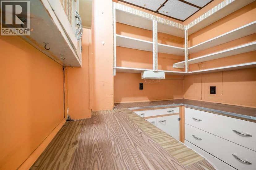 362 7 Street SE — photo 15 of 38