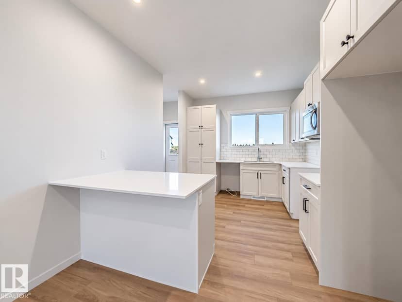 19552 30 AV NW — photo 15 of 40