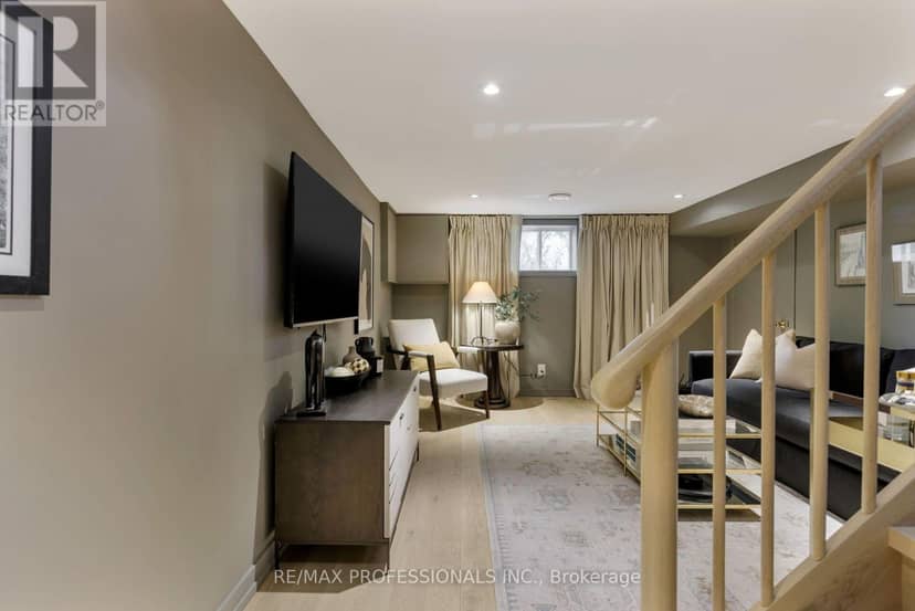 8 Glenn Murray Drive — photo 37 of 40