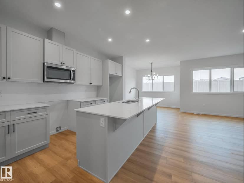 20735 24 AV NW — photo 10 of 40
