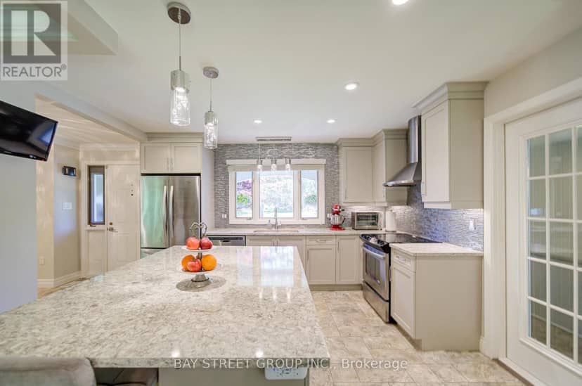 88 Marsdale Drive — photo 14 of 40