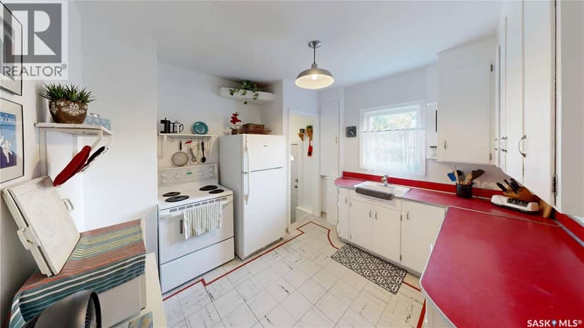 3723 Victoria AVENUE — photo 9 of 40
