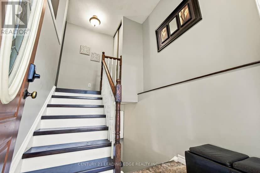 10 Fairbairn Court — photo 4 of 35