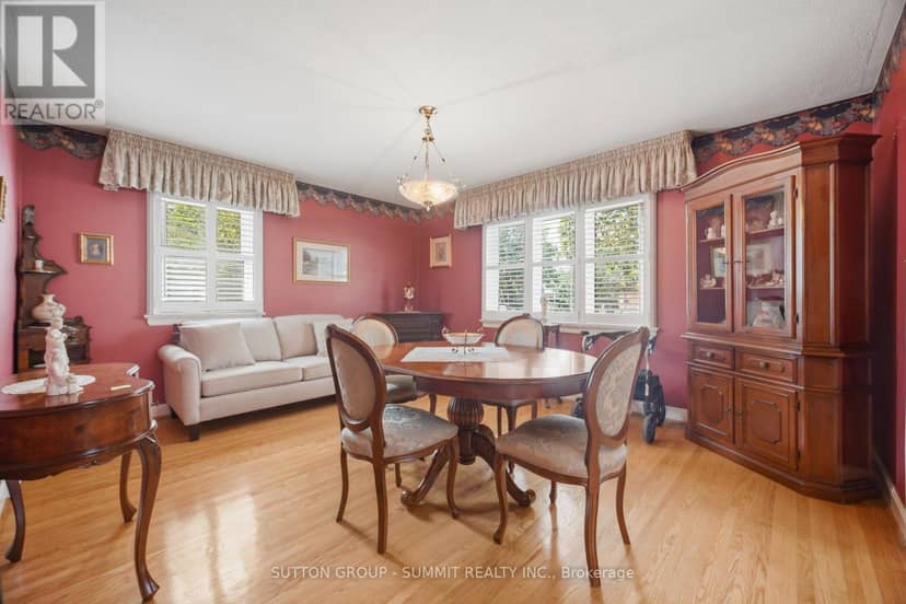 8 Woolton Crescent, Toronto, photo 6