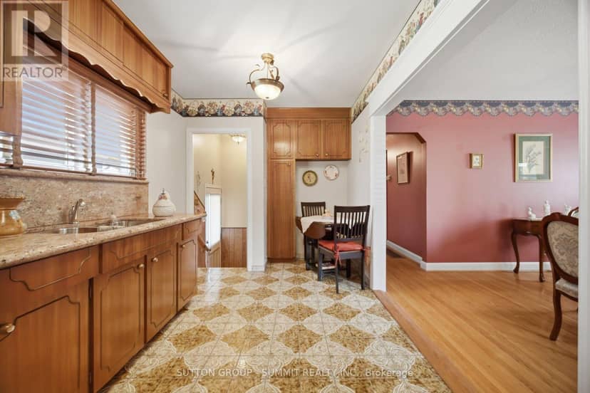 8 Woolton Crescent, Toronto, photo 7