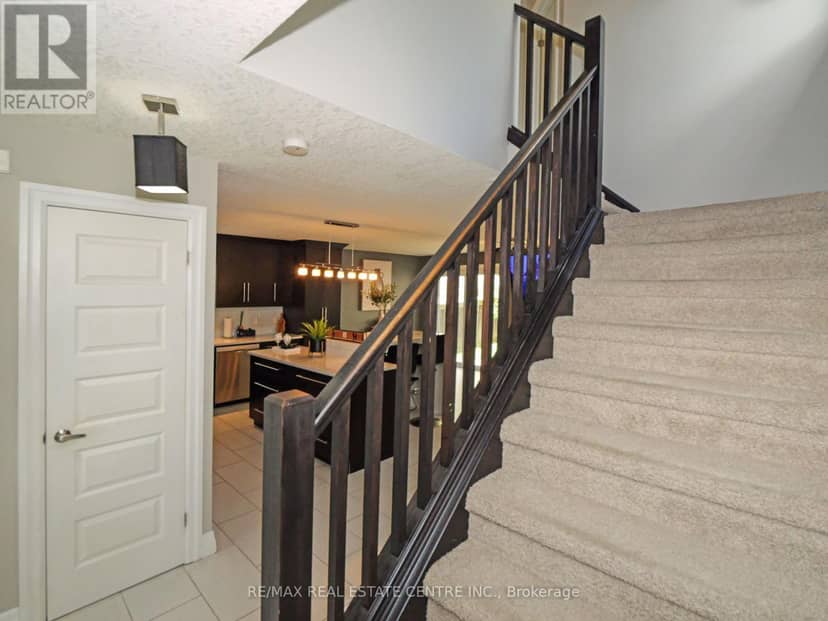 1984 Frederick Crescent — photo 14 of 40