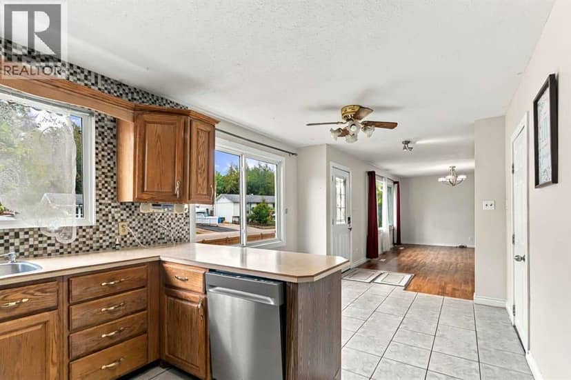 34 Alberta Drive — photo 16 of 40