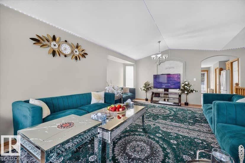 7923 161 AV NW — photo 13 of 40