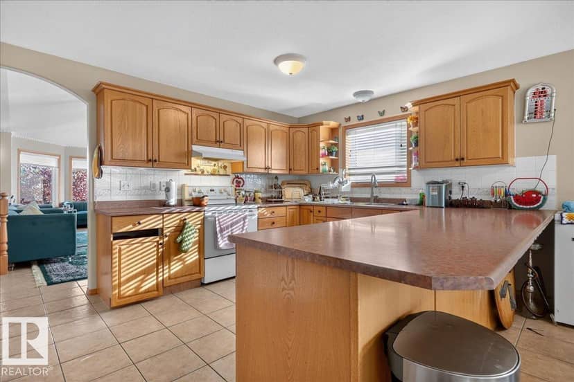 7923 161 AV NW — photo 16 of 40