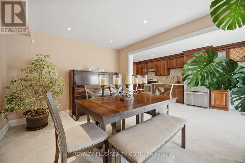 77 Arthurs Crescent — photo 15 of 40