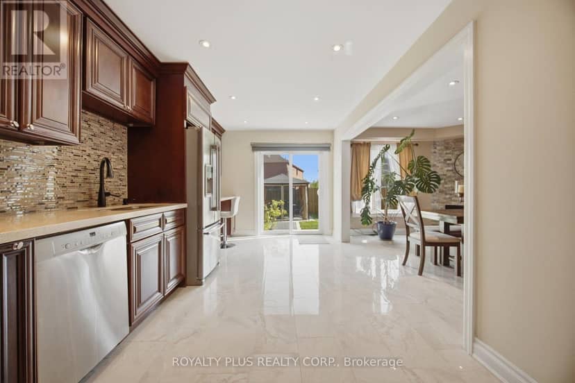 77 Arthurs Crescent — photo 14 of 40