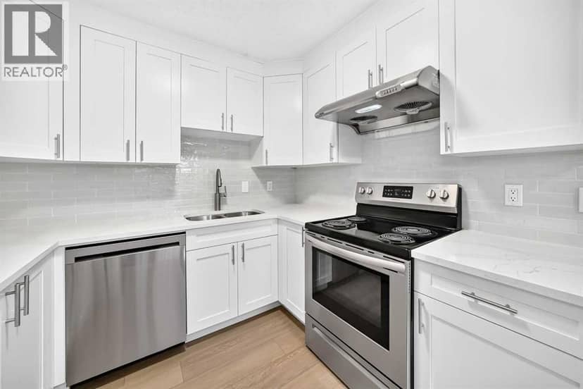 18 Dalhousie Crescent NW — photo 11 of 35