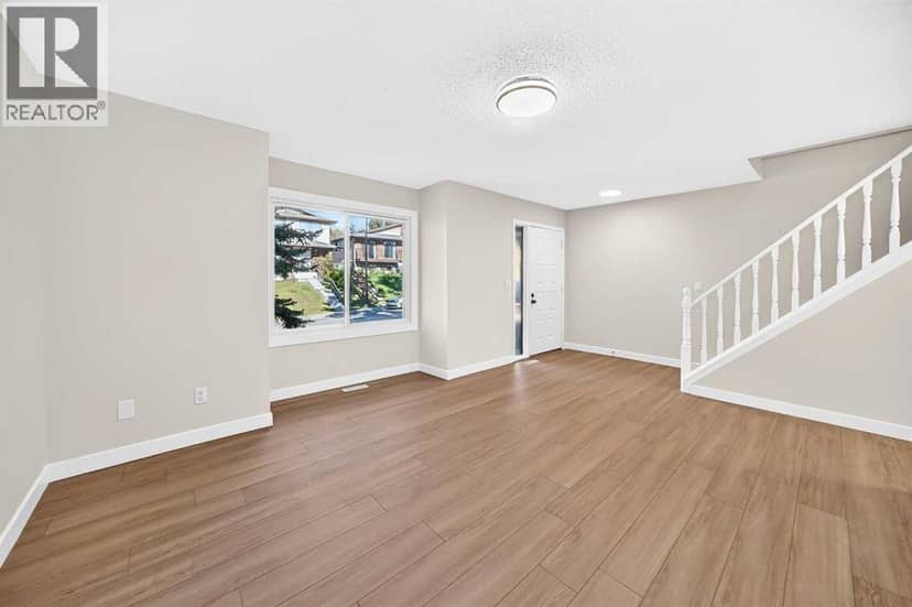 18 Dalhousie Crescent NW, Calgary, photo 4