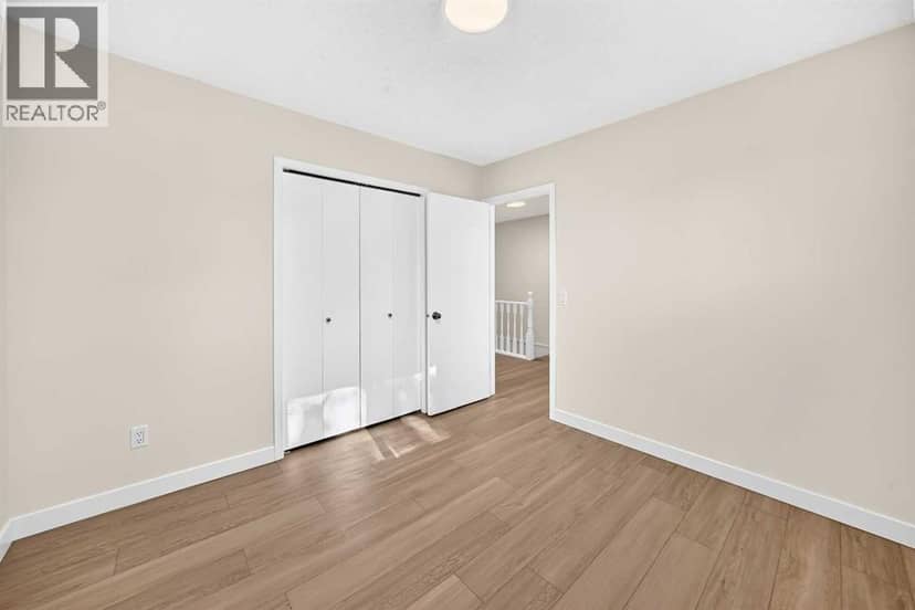 18 Dalhousie Crescent NW — photo 28 of 35