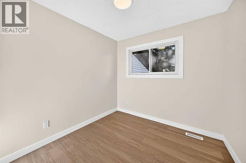 18 Dalhousie Crescent NW — photo 29 of 35