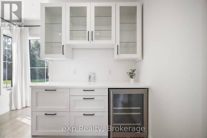 125 Portland Street — photo 17 of 34