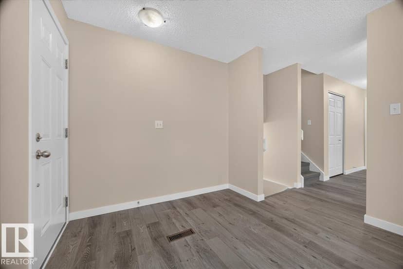 6703 32 AV NW — photo 15 of 40