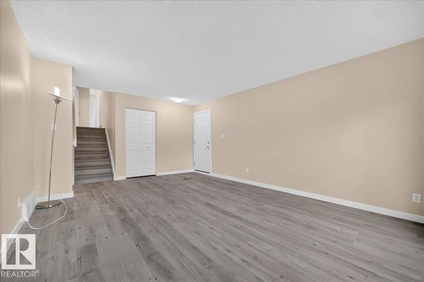 6703 32 AV NW — photo 12 of 40