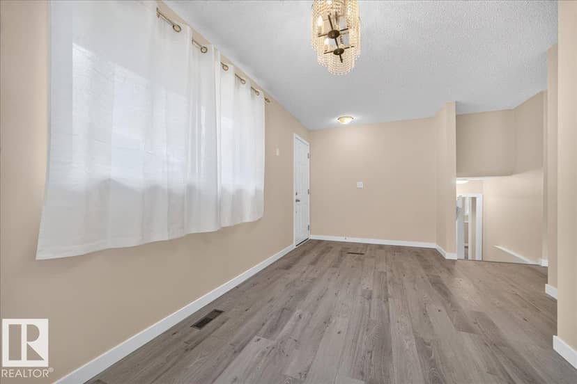 6703 32 AV NW — photo 18 of 40