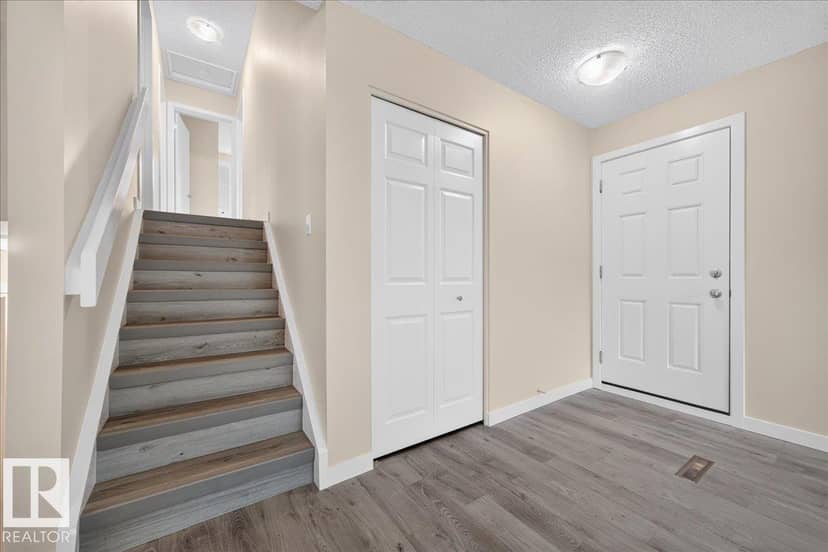 6703 32 AV NW — photo 9 of 40