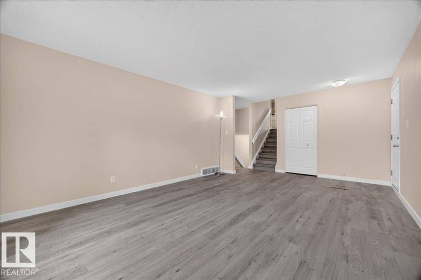 6703 32 AV NW — photo 11 of 40