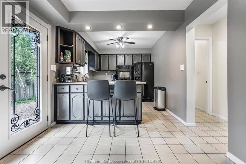 74 University Drive — photo 10 of 40