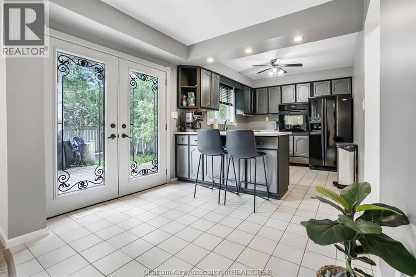 74 University Drive — photo 11 of 40
