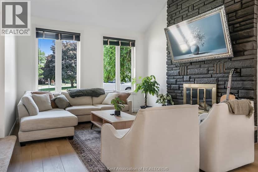 74 University Drive — photo 4 of 40