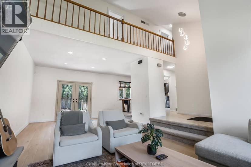 74 University Drive — photo 6 of 40