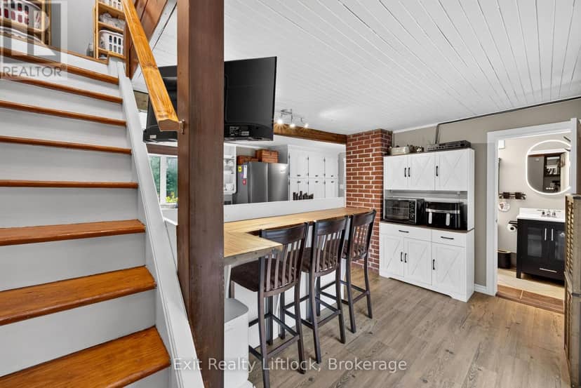 133 Farmers Road — photo 25 of 40