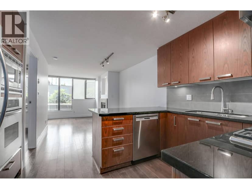 221 3228 Tupper Street, Vancouver, photo 2