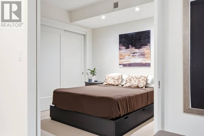 401 1585 South Park Street — photo 14 of 34