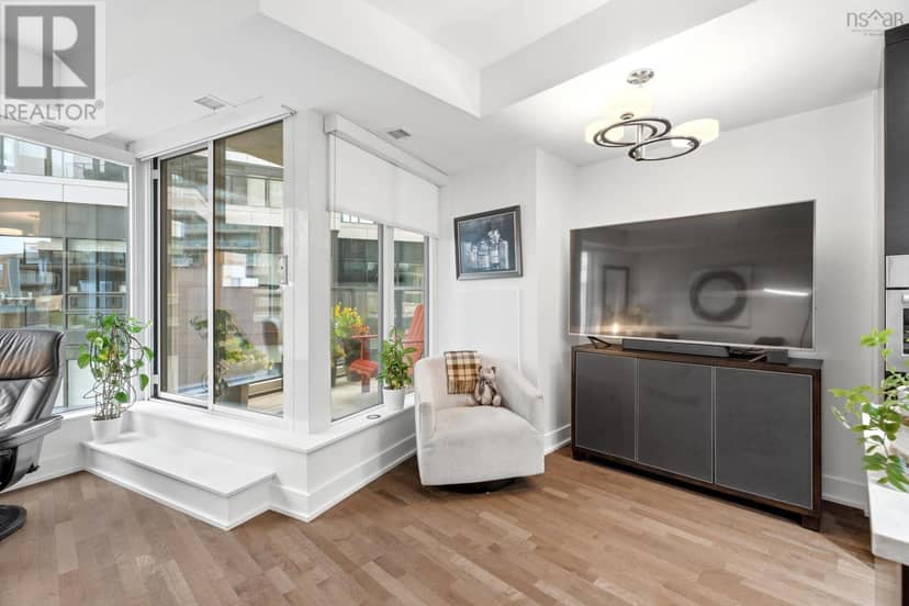 401 1585 South Park Street — photo 5 of 34