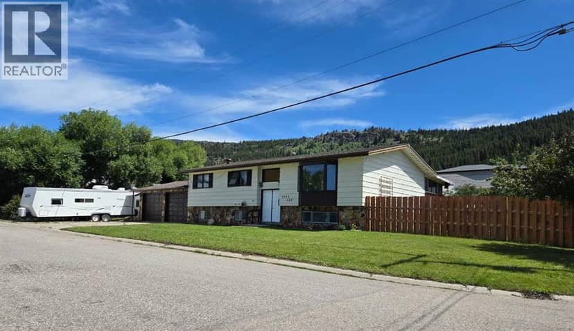 3002 225 Street, Bellevue, photo 2