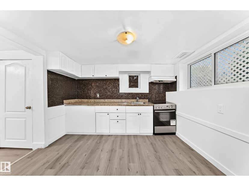 11014 95 ST NW — photo 23 of 40