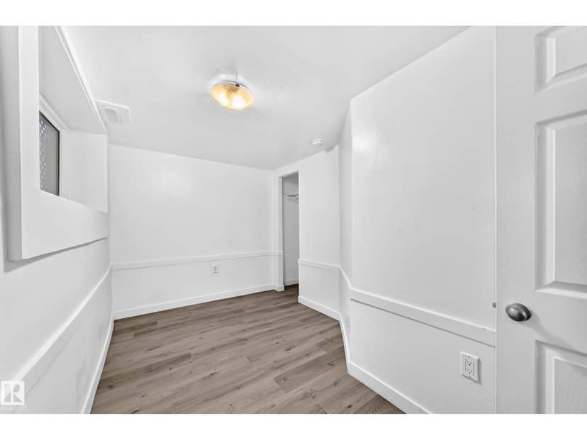11014 95 ST NW — photo 32 of 40