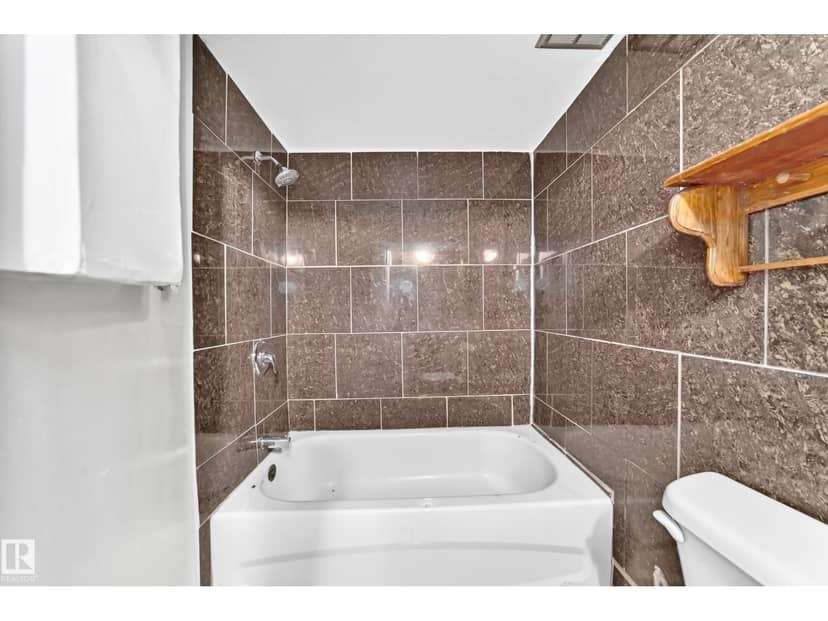 11014 95 ST NW — photo 39 of 40