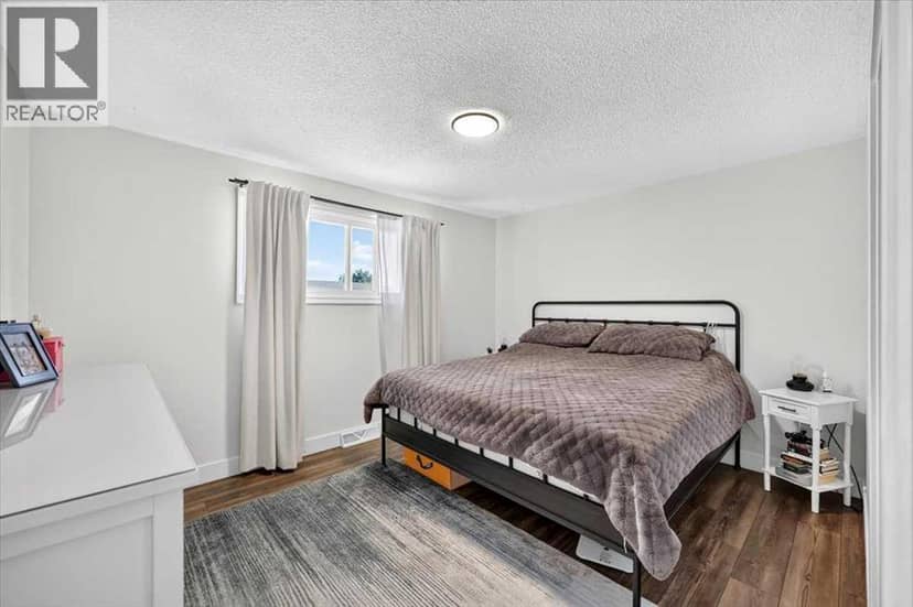 1011 32 Street SE — photo 19 of 40