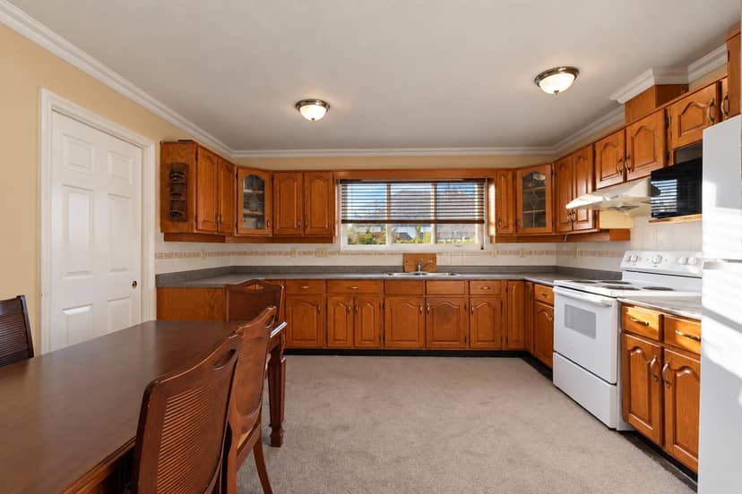 12302 68 Avenue, Surrey, photo 3