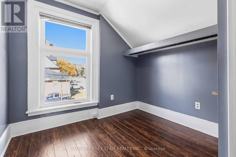 168 Centre Street S — photo 26 of 40