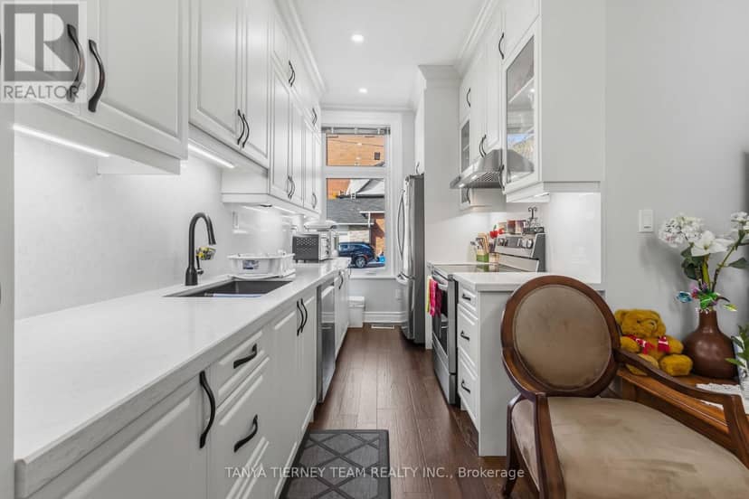 168 Centre Street S — photo 9 of 40