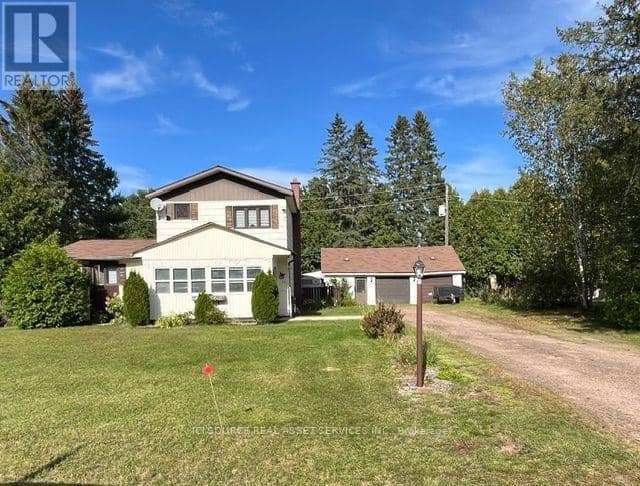 31 Church Street, Laurentian Hills, photo 3