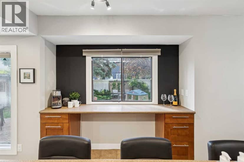 7 Woodgreen Crescent SW — photo 15 of 40