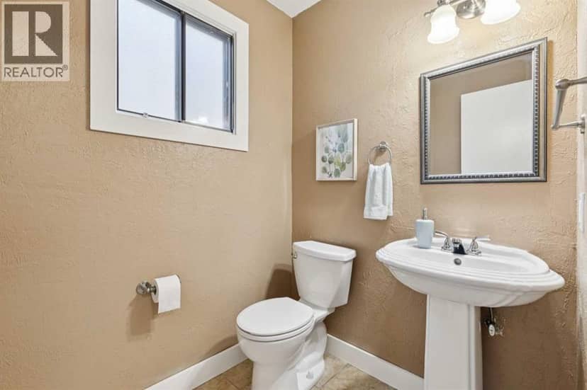 7 Woodgreen Crescent SW — photo 22 of 40