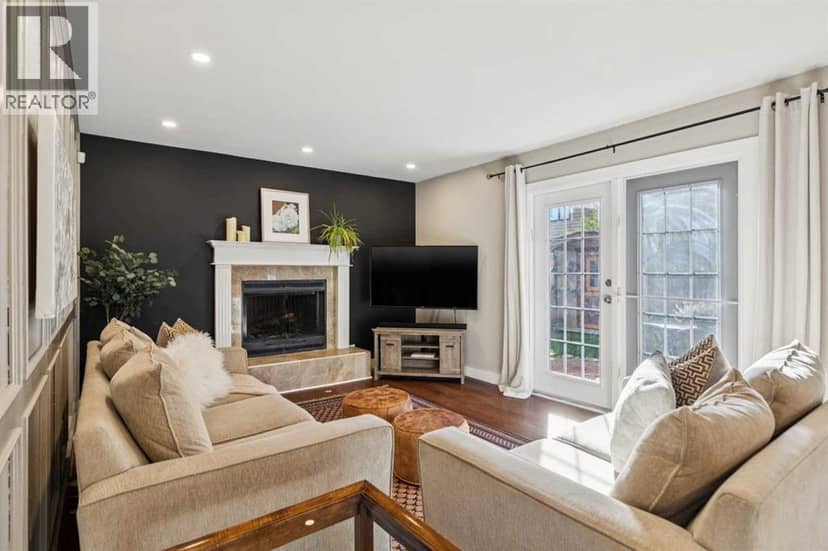7 Woodgreen Crescent SW — photo 16 of 40