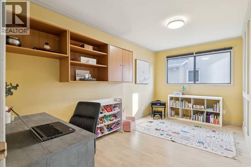 7 Woodgreen Crescent SW — photo 20 of 40
